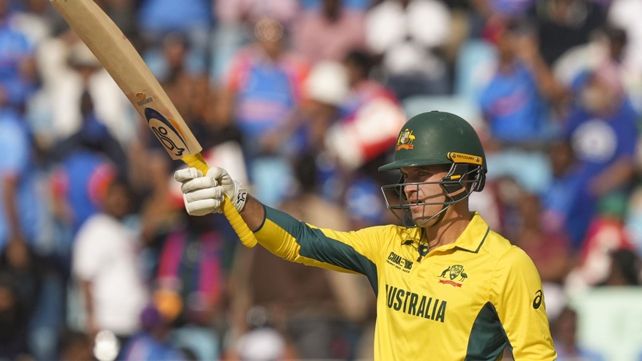 ആഷസ് പരമ്പരയ്ക്കുള്ള തയ്യാറെടുപ്പിന്റെ ഭാഗമായി ഷെഫീൽഡ് ഷീൽഡ് മത്സരത്തിൽ കളിക്കുന്നതിന് വേണ്ടിയാണ് കാരിയെ ഒഴിവാക്കിയത്. ഒന്നാം ഏകദിനത്തില്‍ നിന്ന് മാത്രമാണ് കാരിയെ ഒഴിവാക്കിയത്. രണ്ടും, മൂന്നും ഏകദിനങ്ങളില്‍ കാരി കളിച്ചേക്കും  (Image Credits: PTI)