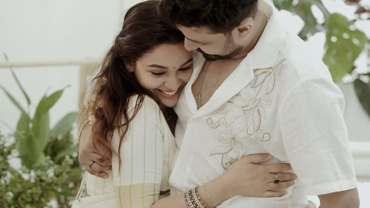 കൂടാതെ സ്റ്റാർ മാജിക് ഷോയിലൂടെയും ആലിസ് ജനപ്രിയയായി മാറി. സോഷ്യൽ മീഡിയയിൽ സജീവമായ നടിക്ക് സ്വന്തമായി യൂട്യൂബ് ചാനലും ഉണ്ട്. തന്റെ ജീവിതത്തിലെ വിശേഷങ്ങളും മനോഹരമായ മുഹൂർത്തങ്ങളും എല്ലാം താരം തന്റെ ചാനലിലൂടെ ആരാധകരുമായി പങ്കുവയ്ക്കാറുണ്ട്. (Photo: Instagram)