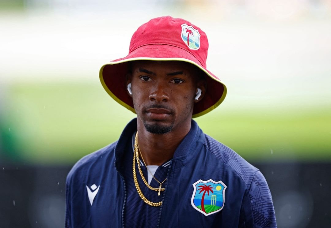 മൂന്ന് വിക്കറ്റ് വീഴ്ത്തിയ ഗുഡകേഷ് മോട്ടിയാണ് വെസ്റ്റ് ഇൻഡീസിനായി തിളങ്ങിയത്. 10 ഓവറുകളിൽ കേവലം 14 റൺസ് മാത്രം വഴങ്ങി അലിക് അത്തനാസി രണ്ട് വിക്കറ്റ് വീഴ്ത്തി. അകീൽ ഹുസൈനും രണ്ട് വിക്കറ്റ് സ്വന്തമാക്കി. റോസ്റ്റൻ ചേസിനും ഖാരി പിയേറിനും വിക്കറ്റ് ലഭിച്ചില്ല.