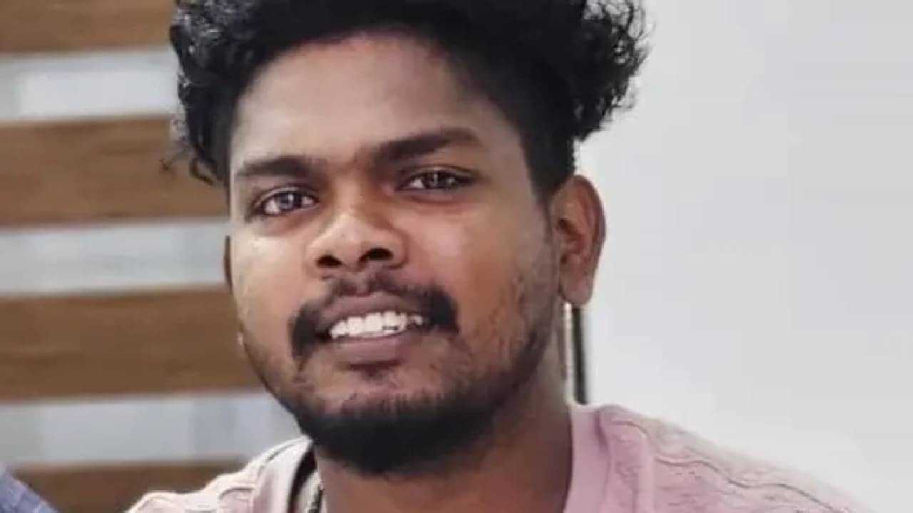 Heart Transplant: വീണ്ടും ഹൃദയമാറ്റം; അമൽ ബാബുവിന്റെ ഹൃദയം ഇനി മലപ്പുറം സ്വദേശിയിൽ തുടിക്കും Heart Transplant: വീണ്ടും ഹൃദയമാറ്റം; അമൽ ബാബുവിന്റെ ഹൃദയം ഇനി മലപ്പുറം സ്വദേശിയിൽ തുടിക്കും