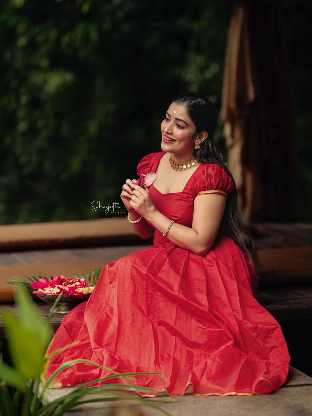 അനുവിനെ മന:പൂർവം അവഗണിച്ചതല്ല. ആ സമയത്ത് കണ്ടില്ലെന്നും അനുമോളോട് തനിക്ക് ദേഷ്യവുമില്ലെന്നും ആര്യൻ വ്യക്തമാക്കി. മൂവീ വേൾഡ് മീഡിയക്കു നൽകിയ അഭിമുഖത്തിലായിരുന്നു ആര്യന്റെ തുറന്നുപറച്ചിൽ.വീട്ടിൽ എത്തിയപ്പോൾ തന്നെ താൻ എല്ലാവരുമായി കണക്ടായെന്നും താനൊരു എക്സ്ട്രൊവേർട്ടാണെന്നും ആര്യൻ പറയുന്നു.