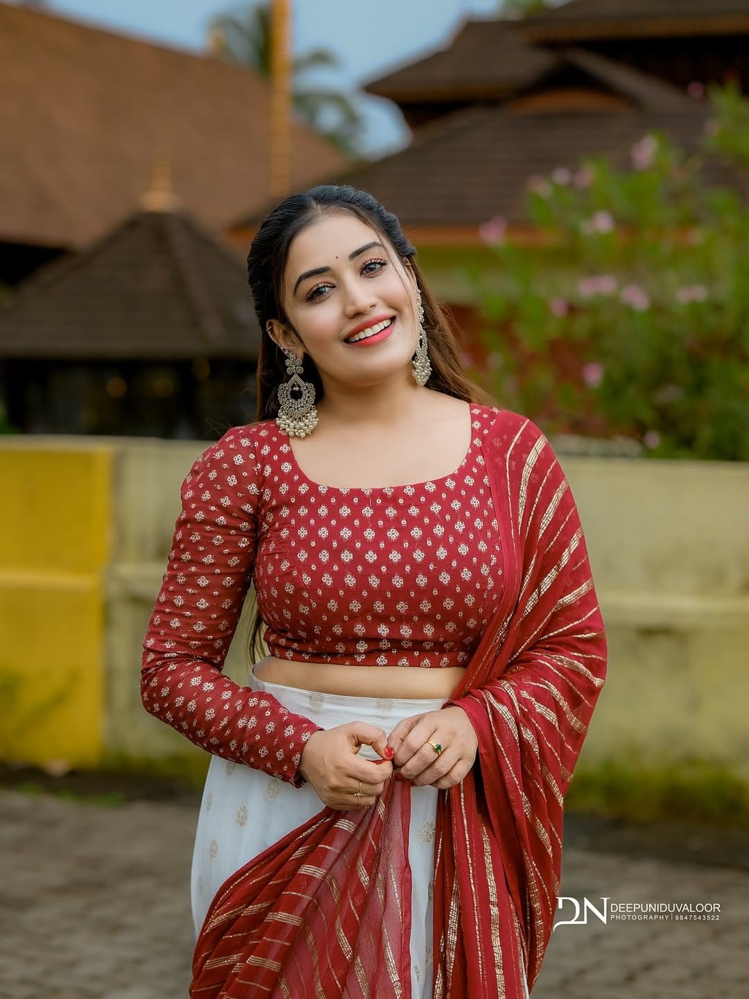 മന:പൂർ‌വമല്ല, വിട്ടുപോയതാണ് എന്നായിരുന്നു ആര്യന്റെ പ്രതികരണം. എവിക്ടായപ്പോൾ അനുമോളെ ഒഴിച്ച് ബാക്കിയെല്ലാവരെയും ആര്യൻ ഹഗ് ചെയ്‍തിരുന്നു. ഇത് സോഷ്യൽ മീഡിയയിൽ വൻ ചർച്ചയ്ക്ക് വഴിവച്ചിരുന്നു. അനുമോളോ‌‌ടുള്ള ദേഷ്യം ആര്യൻ പ്രകടിപ്പിച്ചതാണെന്നാണ് പ്രേക്ഷകർ പറഞ്ഞത്. എന്നാൽ അതല്ല സത്യമെന്നാണ് ആര്യൻ പറയുന്നത്. 