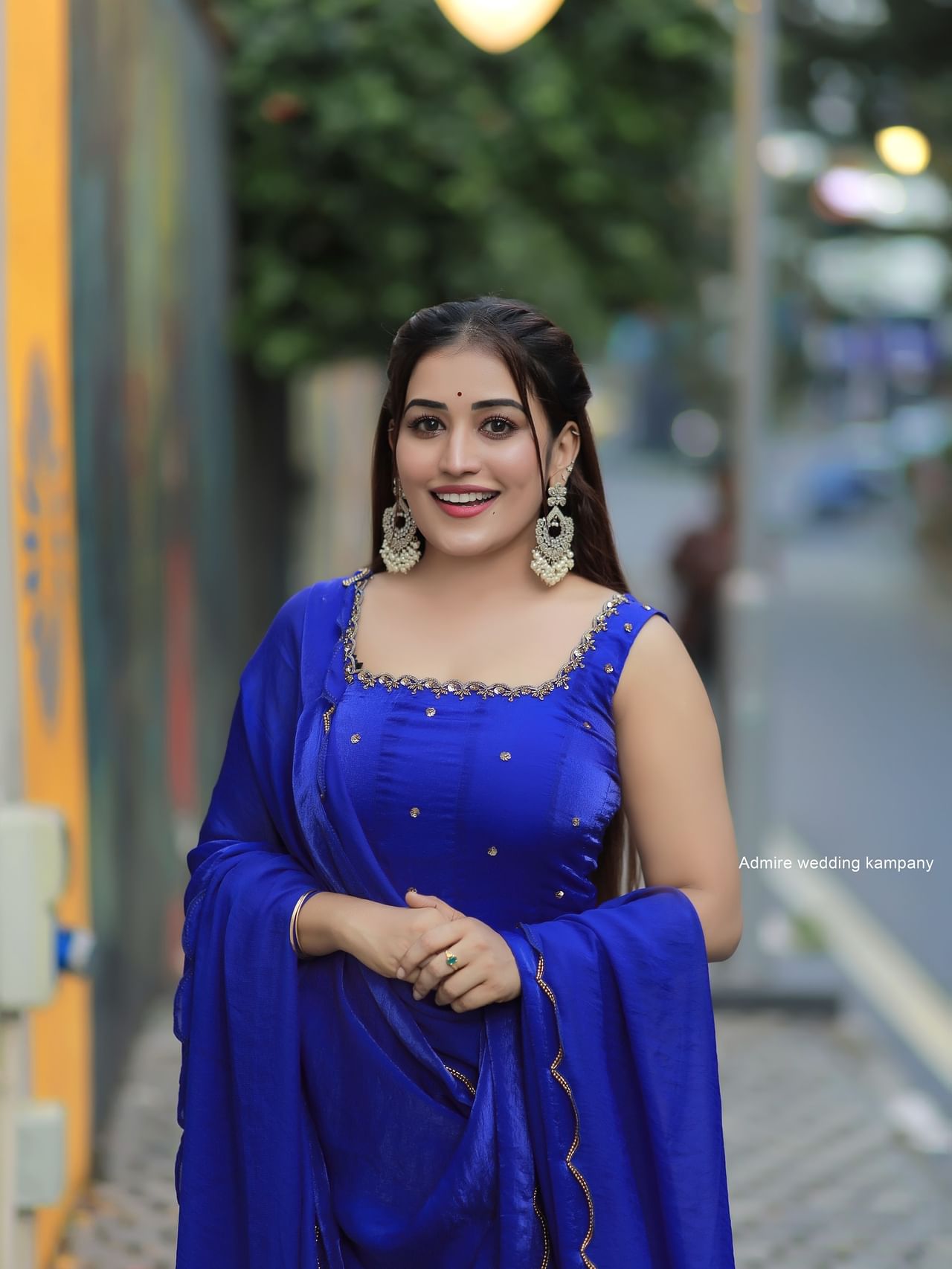 അനുവിന് പിആർ ഉണ്ടോയെന്ന് ചോദ്യത്തിന്, സ്വന്തമായി ഒരു ഊണ് പോലും തനിക്ക് അനു വാങ്ങിച്ച് തരാത്ത പെണ്ണാണെന്നാണ് അഖിൽ പറയുന്നത്. പെട്രോൾ വരെ അവൾ കൊളാബ് അടിക്കും. തനിക്ക് അറിയാവുന്ന അനു പബ്ലിക്ക് ടോയ്ലറ്റിൽ പോയാൽ പോലും കൊളാബ് ചോദിക്കുന്നയാളാണ് അങ്ങനെയുള്ള ഒരാൾ പിആർ പൈസ കൊടുത്ത് ചെയ്യിക്കുമെന്ന് തോന്നുന്നില്ലെന്നാണ് അഖിൽ പറയുന്നത്.