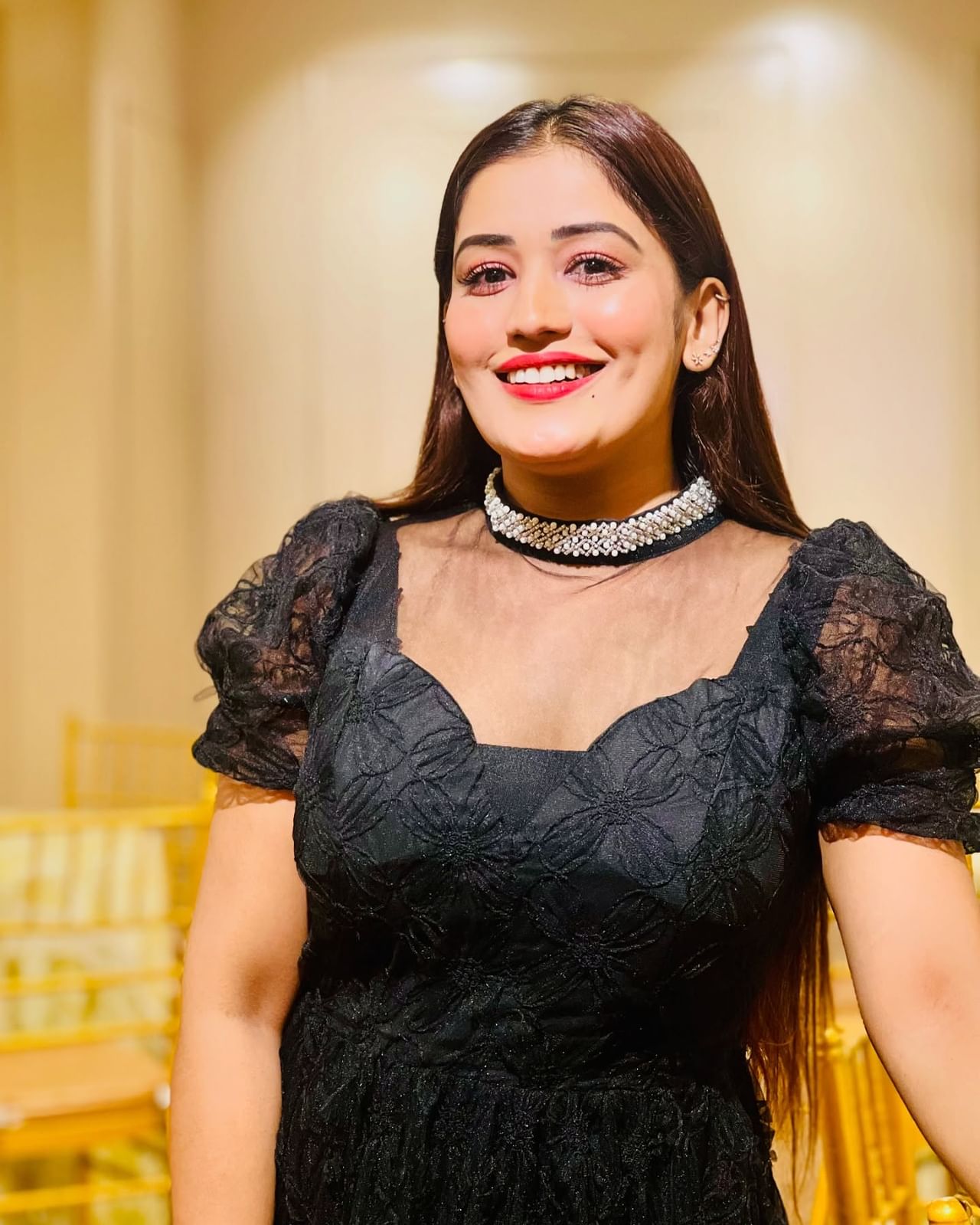 പണം സൂക്ഷിച്ച് കൈകാര്യം ചെയ്യുന്ന ഒരാളാണ് അനുമോളെന്നും പർദ്ദ ഇട്ട് ലോക്കൽ ട്രെയിനിൽ ട്രാവൽ ചെയ്യതിട്ടുണ്ട്. വീട്ടുകാരെ ഒന്നിനും ആശ്രയിക്കാറില്ല. ബിഗ് ബോസ് വരെ എത്തിയതിന് പിന്നിൽ അവളുടെ കഠിനാധ്വാനമാണെന്നും അഖിൽ കവലയൂർ പറഞ്ഞു.