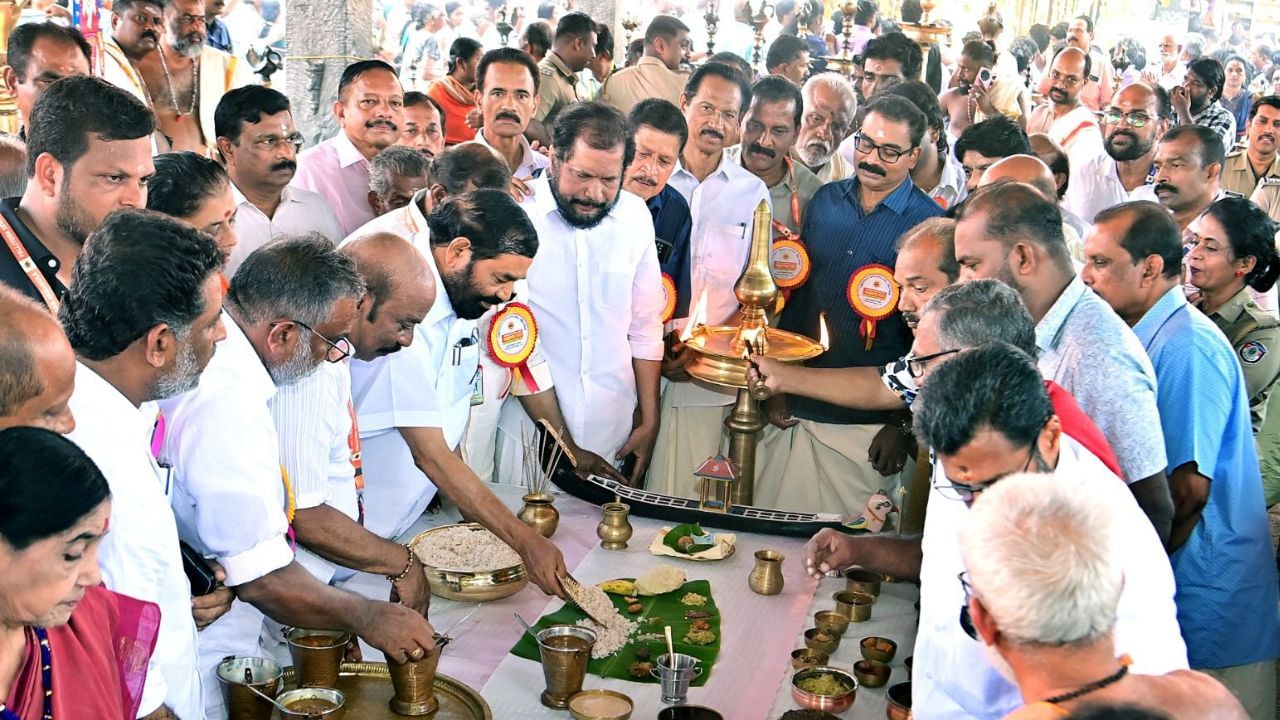 Aranmula Vallasadya Controversy: ‘ഭഗവാനെ’ വെട്ടി ‘ആചാരലംഘനം’ എന്നാക്കി; ആറന്മുള വള്ളസദ്യ വിവാദ പോസ്റ്റിൽ തിരുത്തുമായി സിപിഎം