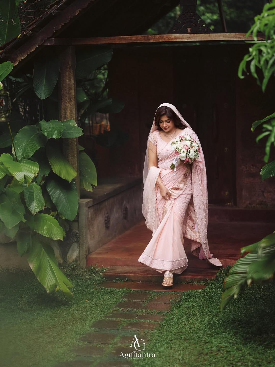 ഇതിനു മുൻപ് താൻ ഒരാളെ പരിചയപ്പെട്ടു. വളരെ നല്ല ആളായിരുന്നു. നന്നായി പോകുന്നതിനിടെയിൽ മാതാപിതാക്കളെ പരിചയപ്പെടുന്ന ഘട്ടമെത്തി. തന്നോട് അവന്റെ മാതാപിതാക്കളെ കാണാൻ വരാൻ പറഞ്ഞുവെന്നും തന്നെ ഒറ്റയ്ക്ക് കാണണമെന്നാണ് പറഞ്ഞതെന്നും താരം പറയുന്നു. 