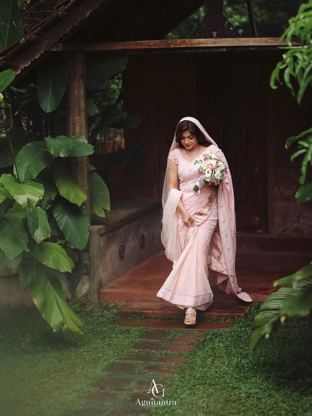 ഇതിനു മുൻപ് താൻ ഒരാളെ പരിചയപ്പെട്ടു. വളരെ നല്ല ആളായിരുന്നു. നന്നായി പോകുന്നതിനിടെയിൽ മാതാപിതാക്കളെ പരിചയപ്പെടുന്ന ഘട്ടമെത്തി. തന്നോട് അവന്റെ മാതാപിതാക്കളെ കാണാൻ വരാൻ പറഞ്ഞുവെന്നും തന്നെ ഒറ്റയ്ക്ക് കാണണമെന്നാണ് പറഞ്ഞതെന്നും താരം പറയുന്നു.