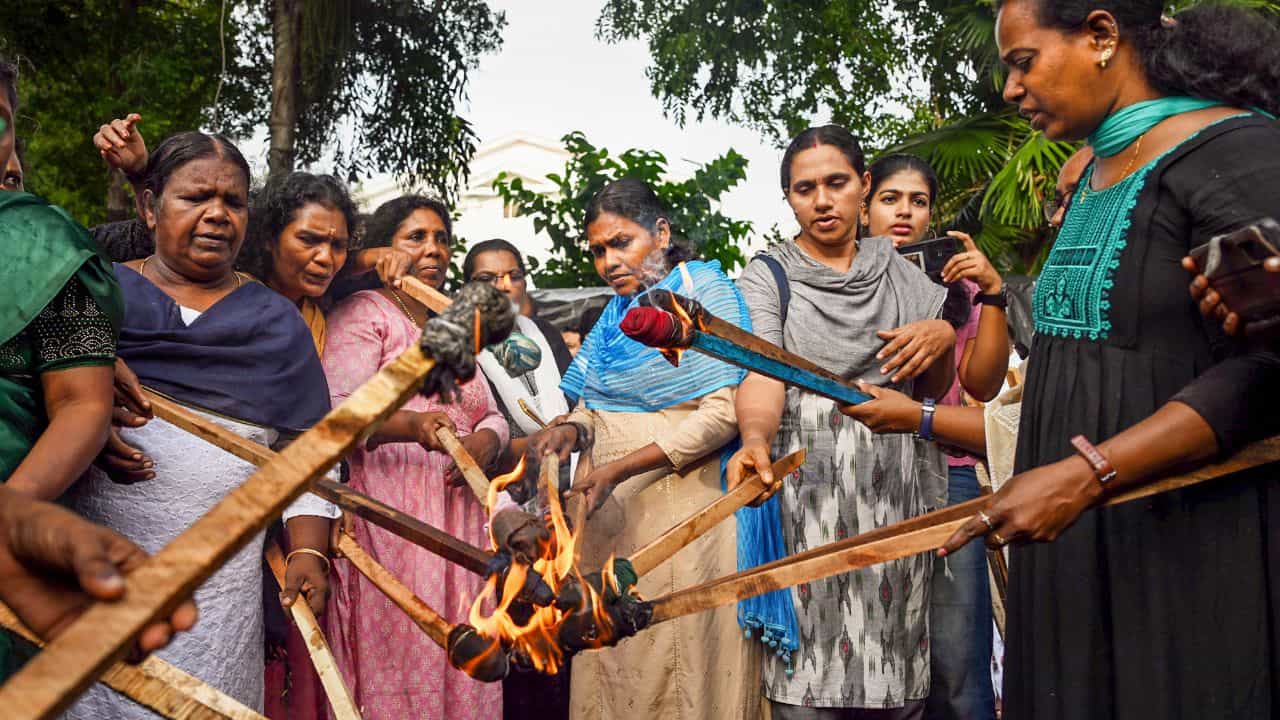 Asha Workers Protest: 266 ദിവസത്തെ പോരാട്ടത്തിന് അന്ത്യം; ആശമാരുടെ സെക്രട്ടറിയേറ്റ് പടിക്കലിലെ സമരം അവസാനിപ്പിക്കുന്നു