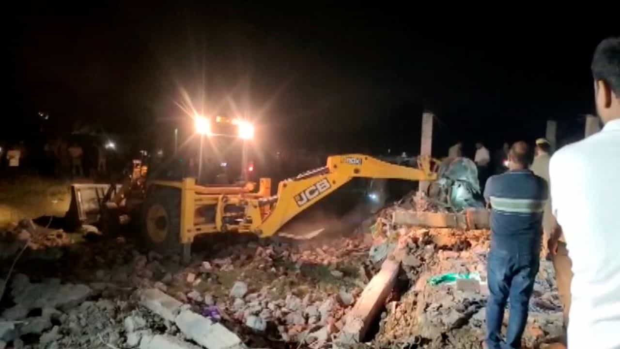 Ayodhya Explosion: അയോധ്യയിൽ സ്ഫോടനം; അഞ്ച് പേർ കൊല്ലപ്പെട്ടു, നിരവധി പേർക്ക് പരിക്ക്