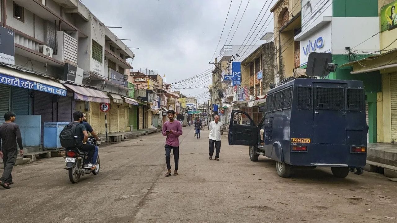 രാജ്യത്തൊട്ടാകെയുള്ള ആശുപത്രികള്‍, അനുബന്ധ സ്ഥാപനങ്ങള്‍ എന്നിവയൊഴികെ കടകള്‍, ഓഫീസുകള്‍, വ്യാപാര സ്ഥാപനങ്ങള്‍ തുടങ്ങിയവ ബന്ദില്‍ സഹകരിക്കണമെന്ന് ബോര്‍ഡ് ആവശ്യപ്പെട്ടു. 

