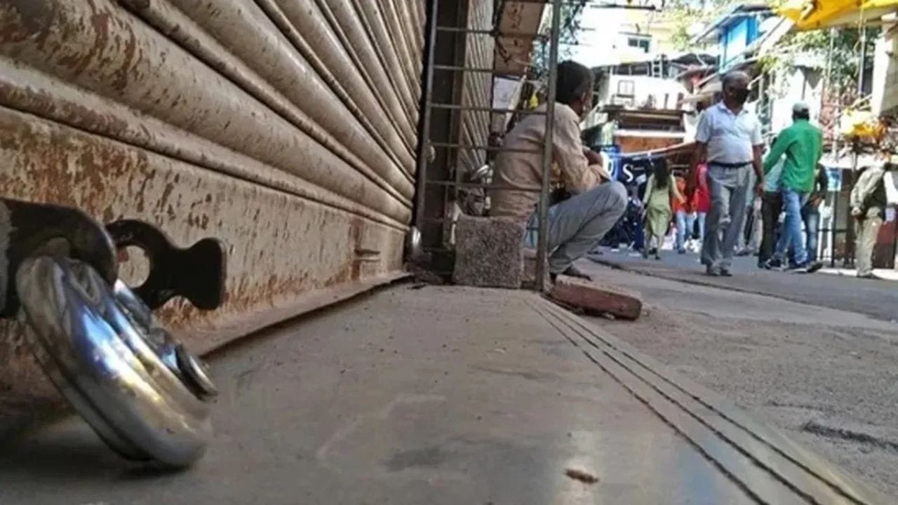 വഖഫ് നിയമ ഭേദഗതിയ്‌ക്കെതിരെയുള്ള പ്രതിഷേധ സൂചകമായാണ് ബോര്‍ഡ് ബന്ദ് നടത്തുന്നത്. നിയമത്തിനെതിരെ തങ്ങള്‍ സമാധാനപരമായി പ്രതിഷേധിക്കുകയാണെന്നും ബന്ദ് സമാധാനപരമായിരിക്കുമെന്നും ബോര്‍ഡ് നേതാക്കള്‍ അറിയിച്ചു. 

