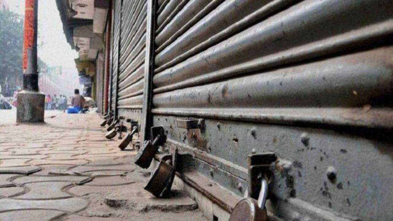 ഒക്ടോബര്‍ മൂന്നിന് ഭാരത് ബന്ദിന് ആഹ്വാനം ചെയ്തിരിക്കുകയാണ് അഖിലേന്ത്യ മുസ്ലിം വ്യക്തിനിമയ ബോര്‍ഡ്. ഒക്ടോബര്‍ മൂന്ന് വെള്ളിയാഴ്ച രാവിലെ 8 മണി മുതല്‍ ഉച്ചയ്ക്ക് രണ്ട് വരെയാണ് ബന്ദ്. രാജ്യവ്യാപകമായി ബന്ദ് നടത്തുമെന്ന് ബോര്‍ഡ് അറിയിച്ചു. (Image Credits: TV9 Network)