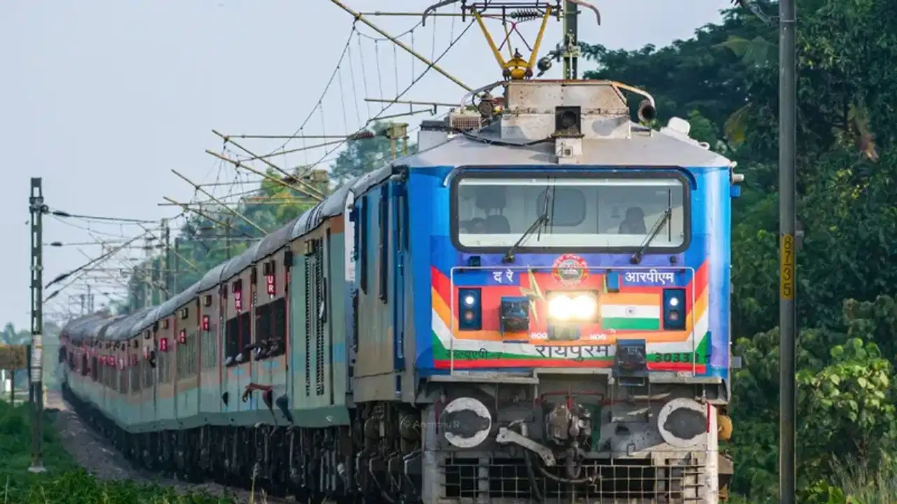 Diwali Special Train: ബെംഗളൂരു - ചെന്നൈ ദീപാവലി പ്രത്യേക ട്രെയിനുകൾ പ്രഖ്യാപിച്ചു: തീയതികൾ, സ്റ്റോപ്പുകൾ എന്നിവ ഇങ്ങനെ
