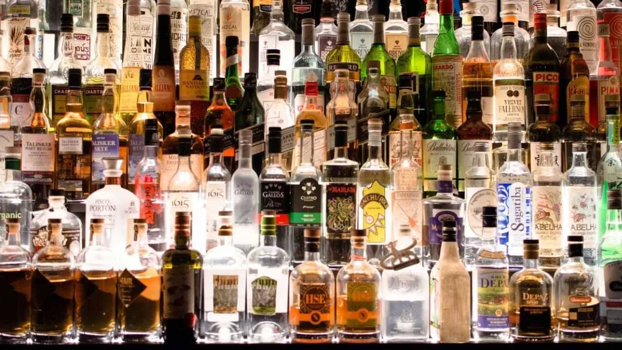 Pathanamthitta Bevco Vigilance inspection: കുറഞ്ഞ മദ്യം കൂടിയ വിലയ്ക്ക് വിറ്റു; മാനേജരുടെ മേശയിൽ കണക്കിൽ പെടാത്ത പണം; പത്തനംതിട്ട ബെവ്കോയിൽ വിജിലൻസ് പരിശോധന