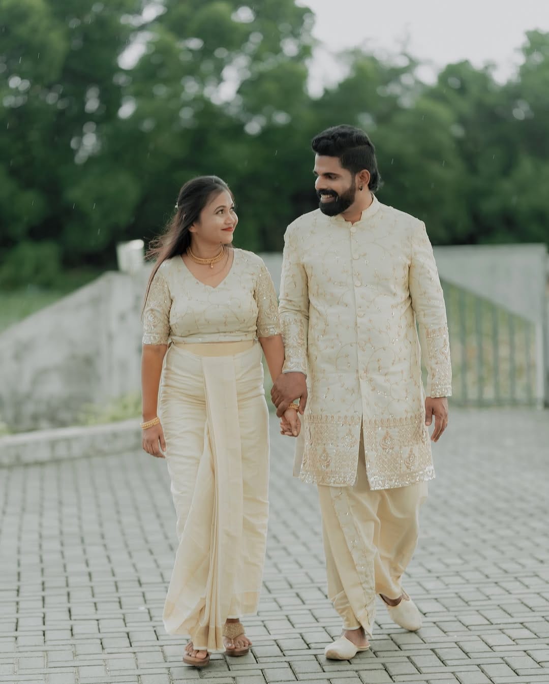 ഇരുവരും അഞ്ചു വർഷത്തോളമായി പ്രണയത്തിലാണ്. ബിനീഷ് തന്നെയാണ് ഇക്കാര്യം തന്റെ സോഷ്യൽ മീഡിയയിലൂടെ പങ്കുവച്ചത്.‘ടീമേ... ഇന്ന് മുതൽ എന്നും, സന്തോഷത്തിലും ദുഃഖത്തിലും ,ആരോഗ്യത്തിലും അനാരോഗ്യത്തിലും , സമ്പത്തിലും ദാരിദ്ര്യത്തിലും, പരസ്പര സ്നേഹത്തോടും, വിശ്വസ്തതയോടും കൂടി, ഏക മനസ്സോടെ ‘താര’ എന്നോടൊപ്പം ഉണ്ടാകും. 