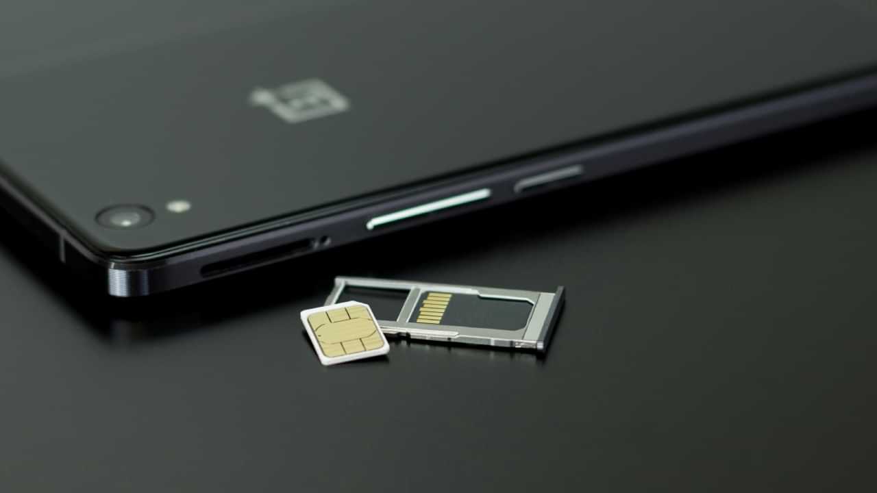Sim Cards: ഒരാൾക്ക് എത്ര സിം കാർഡ് എടുക്കാം?; രണ്ട് ലക്ഷം രൂപ പിഴയടക്കേണ്ടെങ്കിൽ ഇത് ശ്രദ്ധിച്ചോളൂ Sim Cards: ഒരാൾക്ക് എത്ര സിം കാർഡ് എടുക്കാം?; രണ്ട് ലക്ഷം രൂപ പിഴയടക്കേണ്ടെങ്കിൽ ഇത് ശ്രദ്ധിച്ചോളൂ