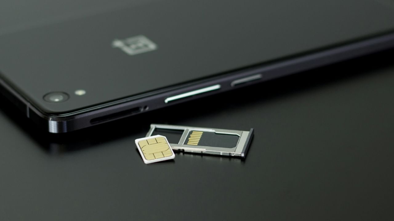 Sim Cards: ഒരാൾക്ക് എത്ര സിം കാർഡ് എടുക്കാം?; രണ്ട് ലക്ഷം രൂപ പിഴയടക്കേണ്ടെങ്കിൽ ഇത് ശ്രദ്ധിച്ചോളൂ