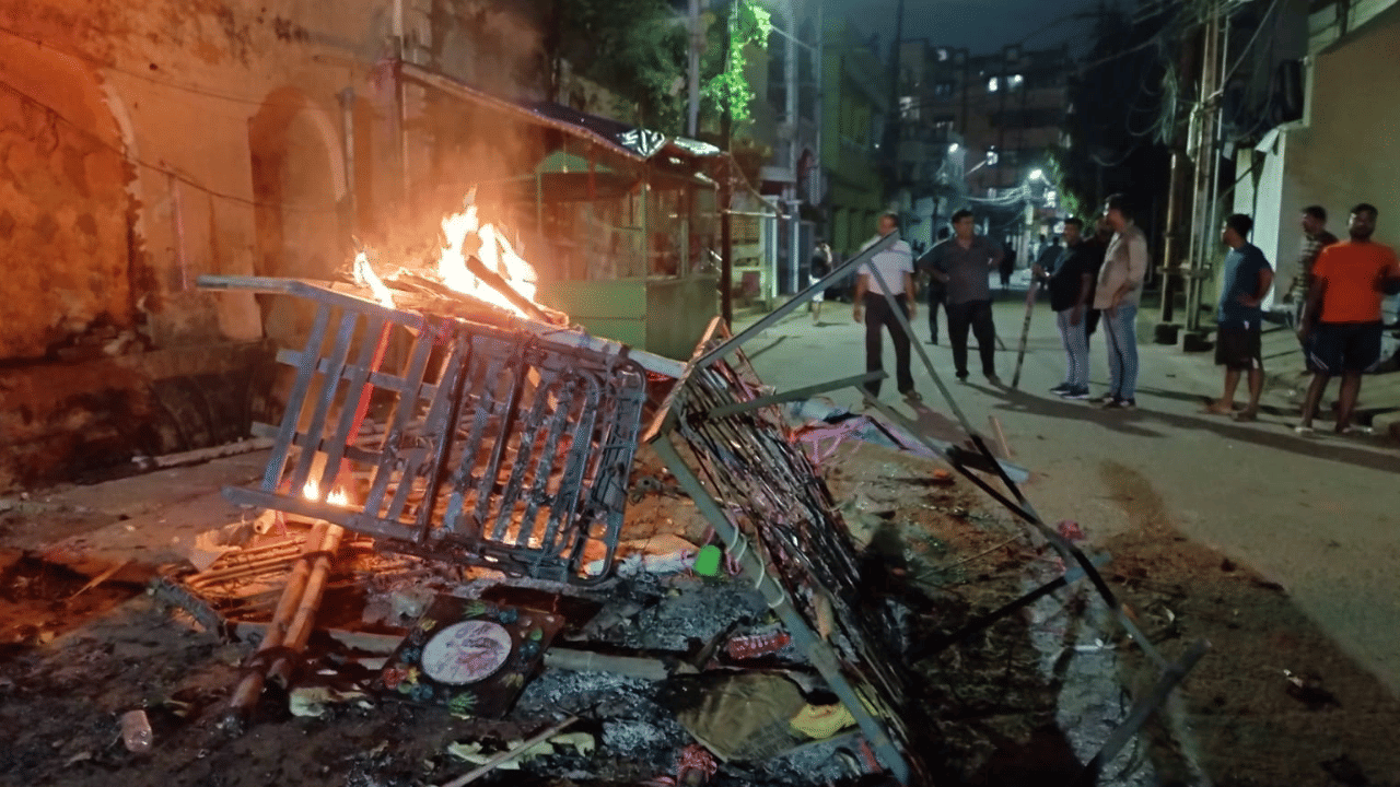 Cuttack: ദുർഗാ പൂജയ്ക്കിടെ സംഘർഷം; കട്ടക്കിൽ നിരോധനാജ്ഞ തുടരുന്നു, ഇൻ്റർനെറ്റ് നിരോധനം നീട്ടി