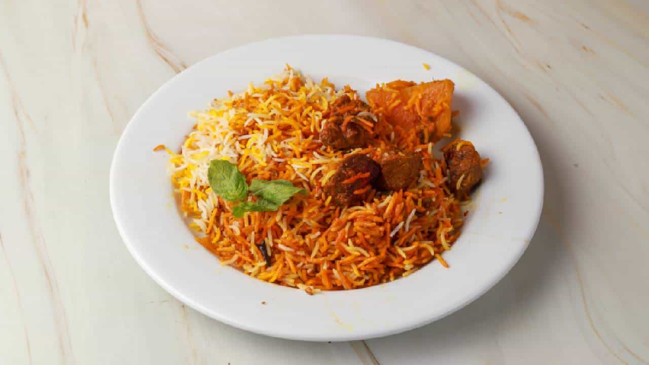 Dindigul Thalappakatti Biryani: കടയുടമ തലപ്പാവണിഞ്ഞതിനാൽ തലപ്പാക്കട്ടി;  സാക്ഷാൽ ദിണ്ടിഗൽ തലപ്പാക്കട്ടി ബിരിയാണിയാണിയുടെ രഹസ്യം ഇതാ