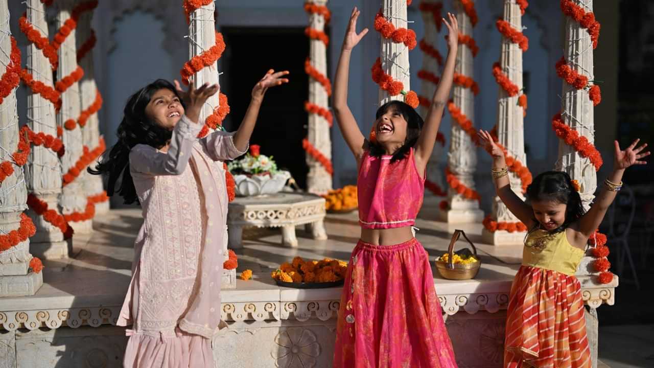 Diwali Holidays 2025: ഒക്ടോബര് 24 വരെ സ്കൂള് അവധി? ദീപാവലി അവധികളിങ്ങനെ Diwali Holidays 2025: ഒക്ടോബര് 24 വരെ സ്കൂള് അവധി? ദീപാവലി അവധികളിങ്ങനെ