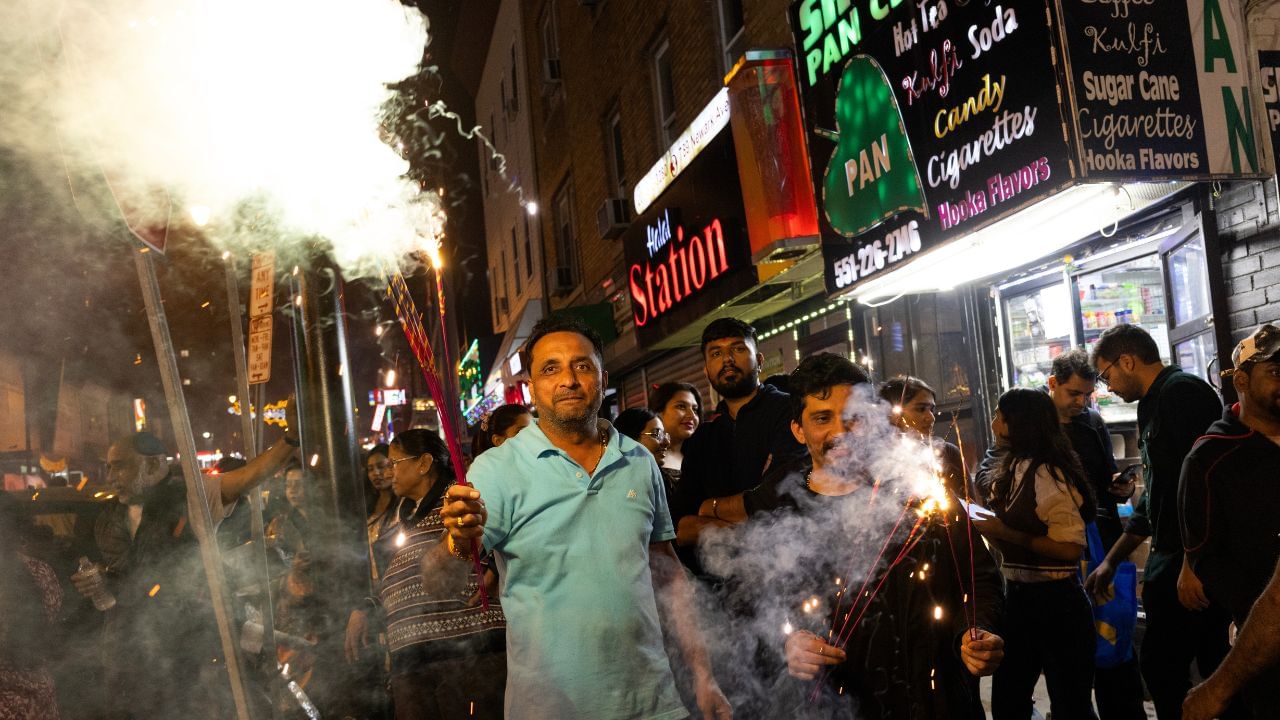 Diwali 2025 US: ഇന്ത്യക്കാർക്ക് ആർമാദിക്കാം; ചരിത്ര പ്രഖ്യാപനം! കാലിഫോർണിയ ദീപാവലിക്ക് ഔദ്യോഗിക അവധി പ്രഖ്യാപിച്ച് ബില്ലിൽ ഒപ്പുവെച്ചു