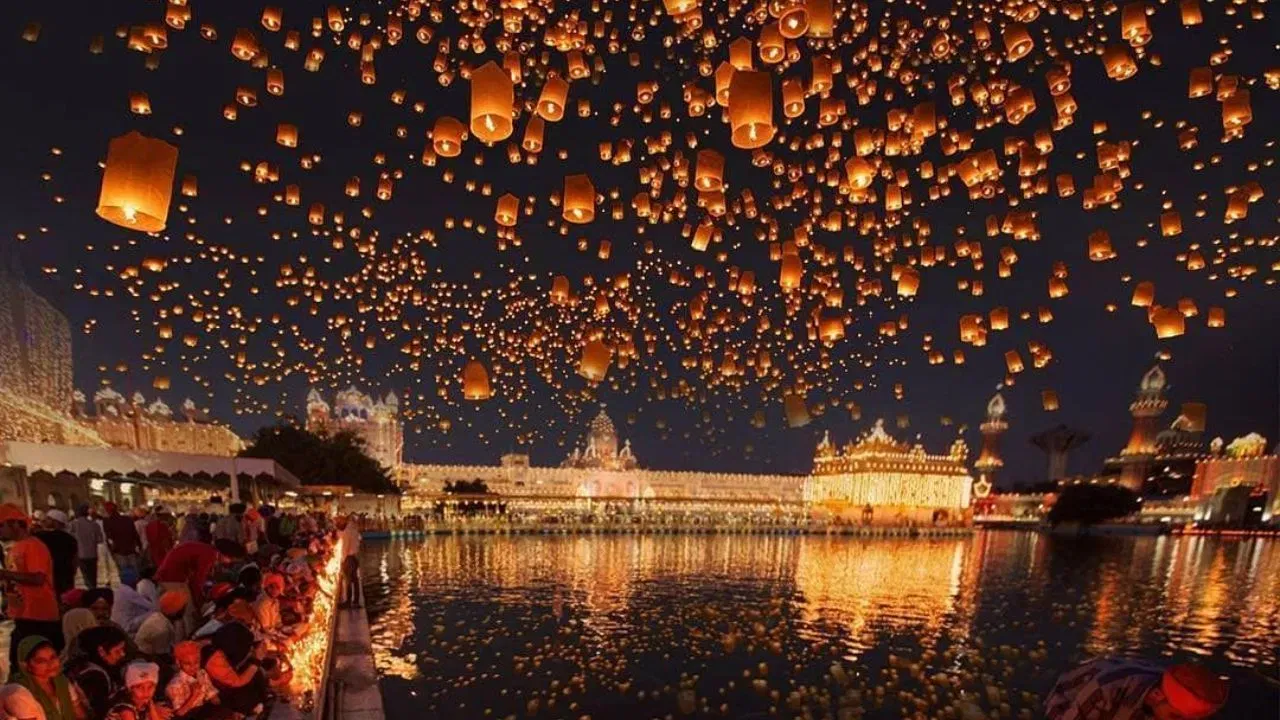 ധൻതേരസ്: സമ്പത്തിന്റേയും ഐശ്വര്യത്തിന്റേയും ദേവതയായ ലക്ഷ്മീ ദേവിയെ ആരാധിക്കുന്ന സുപ്രധാന ദിനം. ഈ ദിവസം സ്വർണ്ണം, പുതിയ പാത്രങ്ങൾ എന്നിവ വാങ്ങുന്നത് ശുഭകരമായി കണക്കാക്കുന്നു. തിന്മയുടെ മേൽ നന്മ നേടിയ വിജയത്തിന്റെ ഓർമ്മ പുതുക്കുന്ന ദിനമാണ് നരക ചതുർദശി. പിന്നാലെ ദീപാവലി ദിവസമായി. ഐശ്വര്യത്തിനായി ലക്ഷ്മീ പൂജ നടത്തുകയും വീടുകളിലും സ്ഥാപനങ്ങളിലും ദീപങ്ങൾ തെളിയിക്കുകയും ചെയ്യുന്ന സുപ്രധാന ദിനമാണിത്.