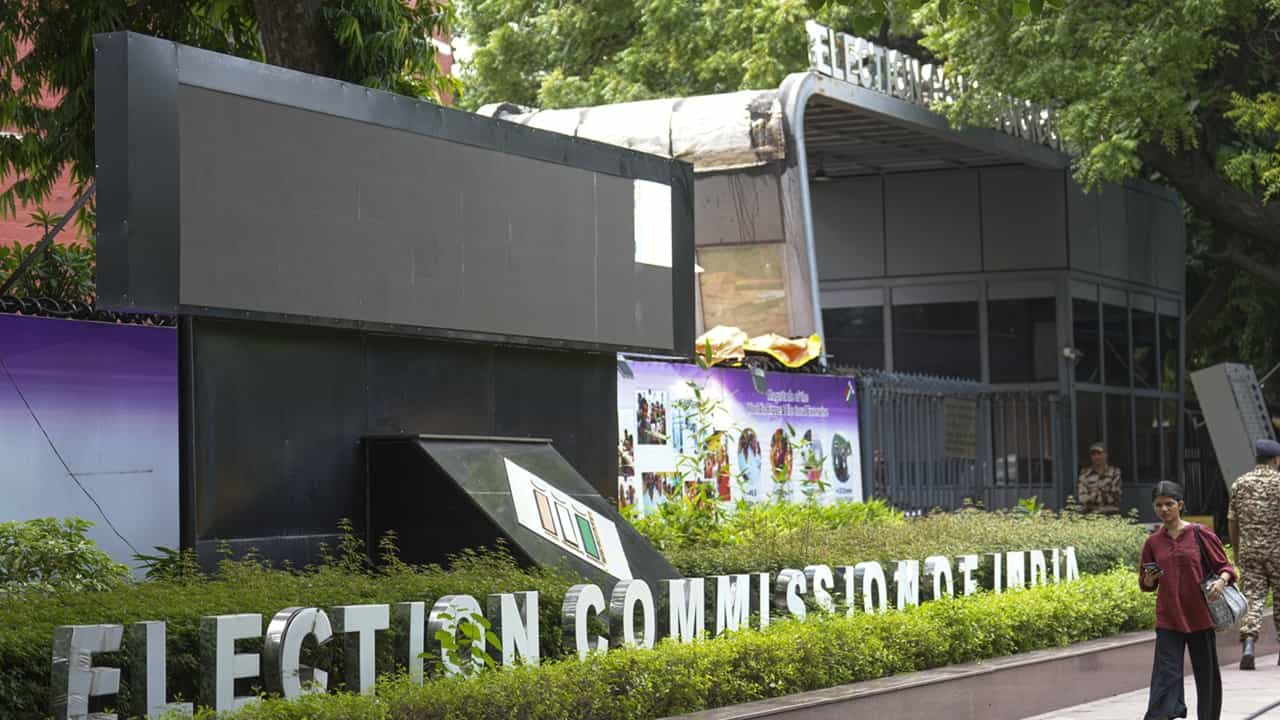 Pan India SIR: കേരളം ഉള്‍പ്പെടെയുള്ള സംസ്ഥാനങ്ങളിലെ എസ്‌ഐആര്‍ ഷെഡ്യൂള്‍ ഉടനറിയാം; തിരഞ്ഞെടുപ്പ് കമ്മീഷന്റെ നിര്‍ണായക വാര്‍ത്താ സമ്മേളനം ഇന്ന്‌