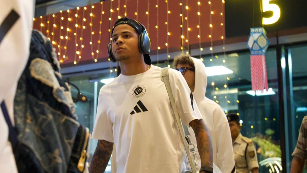 ഇന്നലെയാണ് അല്‍ നാസര്‍ ടീം ഇന്ത്യയിലെത്തിയത്. ഇതാദ്യമായാണ് അല്‍ നാസര്‍ ടീം ഇന്ത്യയില്‍ കളിക്കുന്നത്. അല്‍ നാസര്‍-എഫ്‌സി ഗോവ പോരാട്ടം കാണാനുള്ള ആവേശത്തിലാണ് ആരാധകര്‍ (Image Credits: facebook.com/FCGoaOfficial)