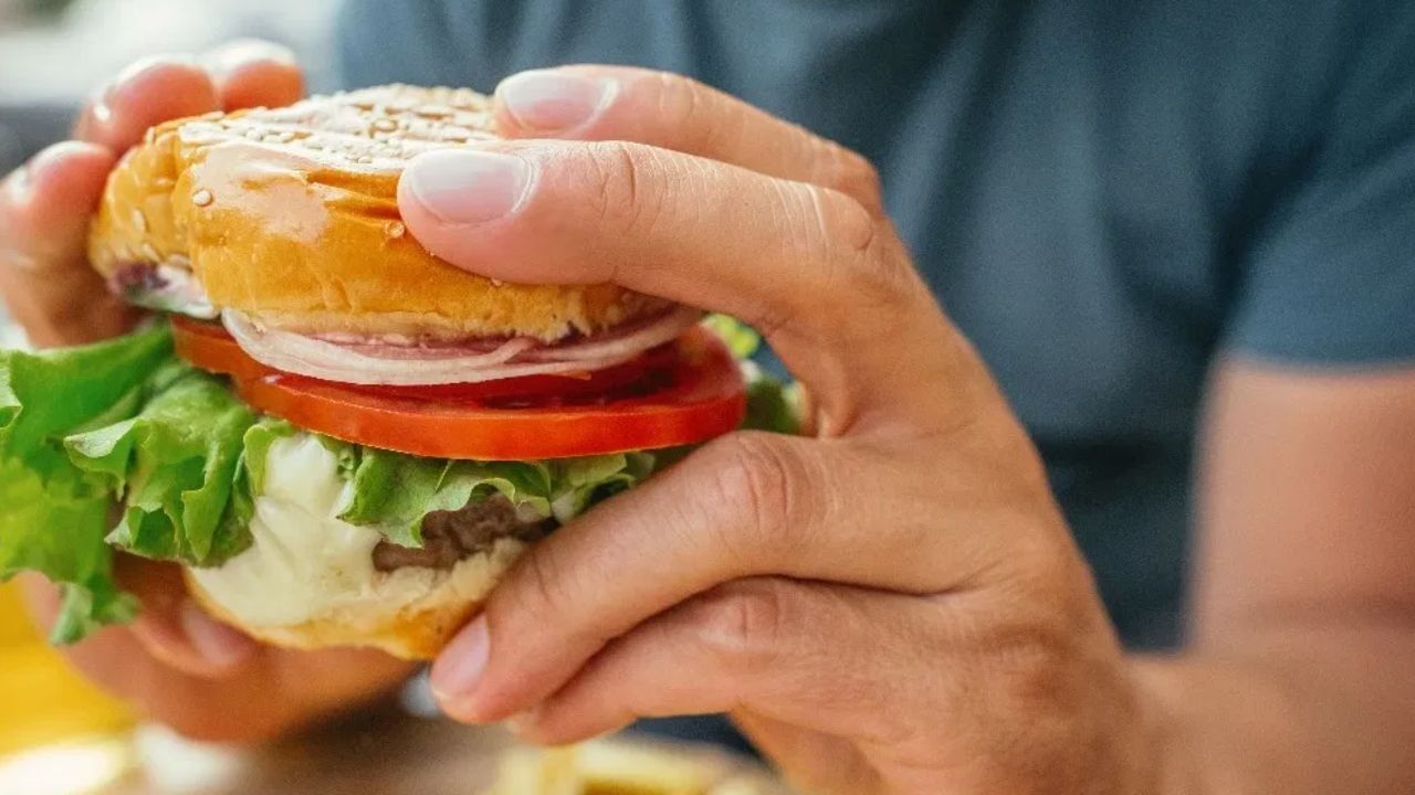 Viral Story: ഒന്നോ രണ്ടോ അല്ല ആയിരം തവണ പറ്റിച്ചു! ഡെലിവറി പ്ലാറ്റ്ഫോമിലെ റീഫണ്ട് ഉപയോഗിച്ച് തൊഴിൽരഹിതൻ കഴിച്ചത് 1000 സൗജന്യ ഭക്ഷണം