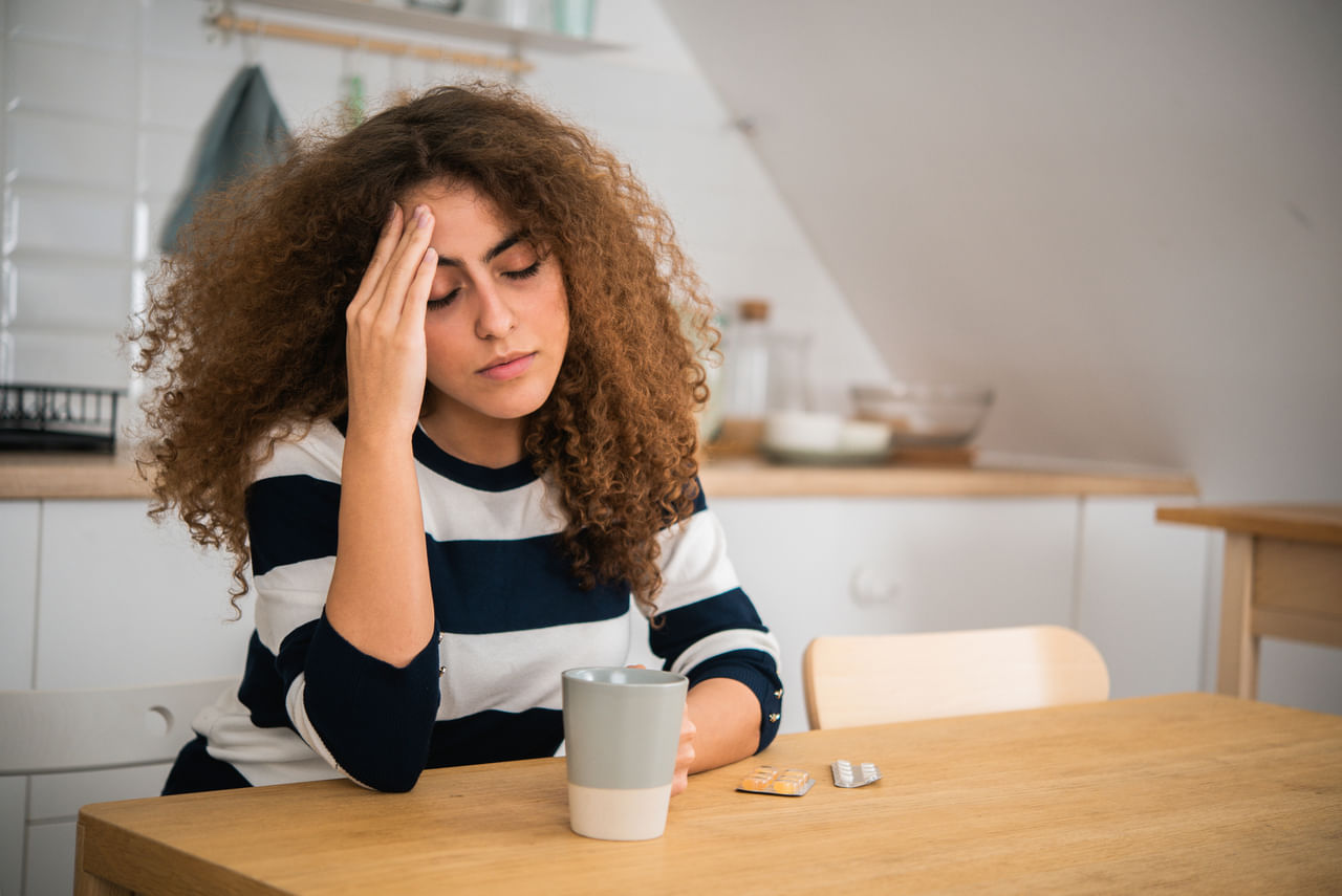 എല്ലുകളുടെയും പേശികളുടെയും ആരോഗ്യത്തിന് അത്യന്താപേക്ഷിതമായ ഒരു പോഷകമാണ് വിറ്റാമിൻ ഡി. സൂര്യപ്രകാശമാണ് ഇതിൻ്റെ പ്രധാന ഉറവിടം. ഇതുകൂടാതെ ചില ഭക്ഷണങ്ങളിലും വിറ്റാമിൻ ഡി അടങ്ങിയിട്ടുണ്ട്. വിറ്റാമിൻ ഡിയുടെ കുറവ് പലപ്പോഴും ശ്രദ്ധിക്കാതെ പോകുന്ന ഒന്നാണ്. ഇതുമൂലം ക്ഷീണം, മാനസികാവസ്ഥയിൽ മാറ്റങ്ങൾ, മുടി കൊഴിച്ചിൽ, വിശപ്പില്ലായ്മ തുടങ്ങി നിരവധി മാറ്റങ്ങളും സംഭവിക്കാം. (Image Credits: Getty Images)