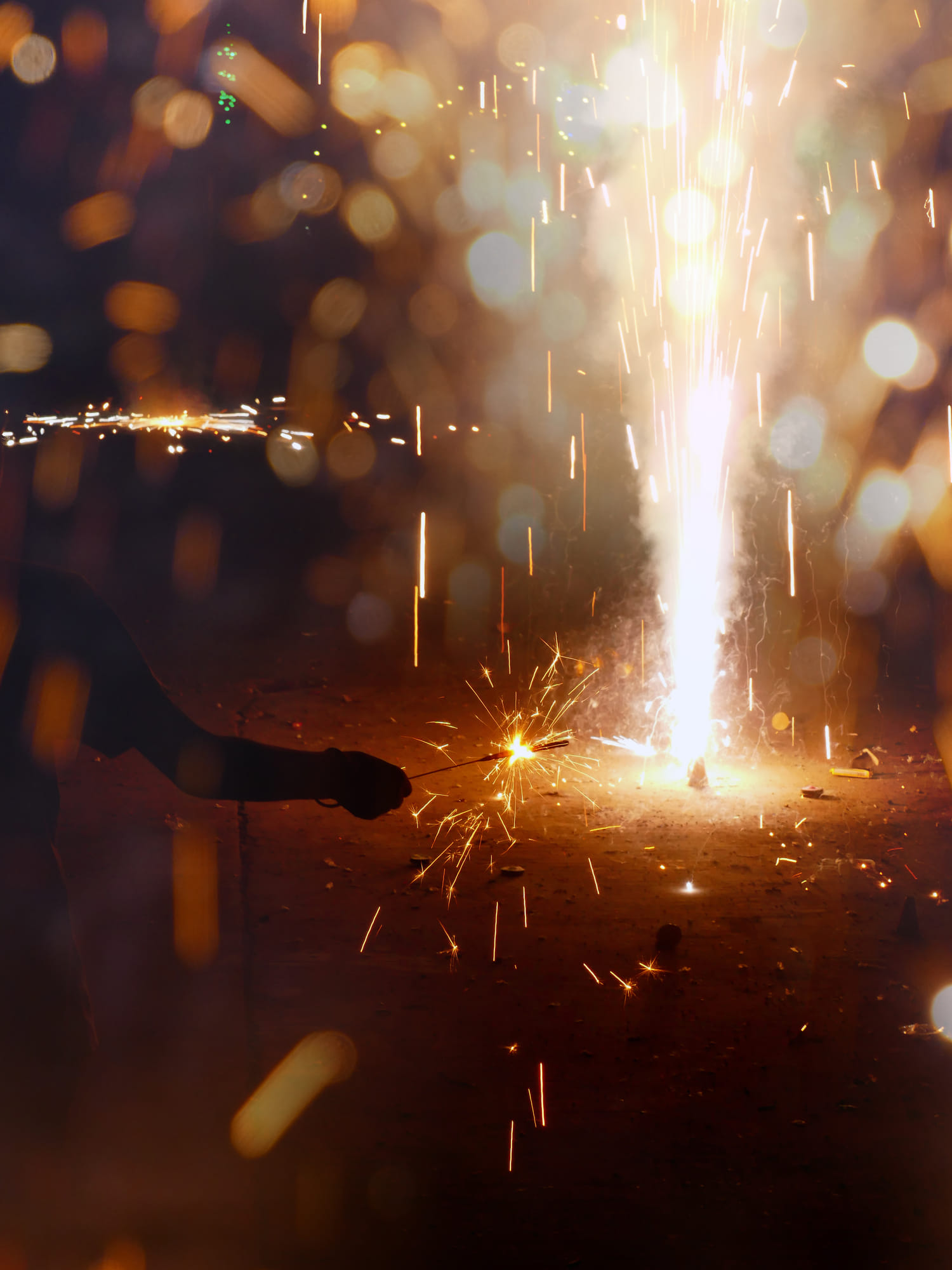 അതിനാൽ പുകമഞ്ഞ് കൂടുതലുള്ള സമയങ്ങളിൽ കുഞ്ഞുങ്ങളെ വീടിനുള്ളിൽ തന്നെ തുടരാൻ അനുവ​ദിക്കുക. എയർ പ്യൂരിഫയറുകൾ ഉപയോഗിക്കുക, ശരിയായ വായുസഞ്ചാരം ഉറപ്പുവരുത്തുക, പുകയുള്ള സ്ഥലങ്ങളിലെ സമ്പർക്കം പൂർണമായും ഒഴിവാക്കുക തുടങ്ങിയ കാര്യങ്ങൾ മാതാപിതാക്കൾ പ്രത്യേകം ശ്രദ്ധിക്കണം. (Image Credits: Unsplash)
