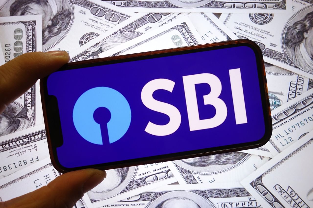 അതേസമയം, പട്ടികജാതി/ പട്ടിക വർഗ വിഭാഗത്തിൽപെട്ട വിദ്യാർഥികൾക്ക് 10 ശതമനാമം ഇളവ് അനുവദിച്ചിട്ടുണ്ട്. മുൻ അധ്യയന വർഷത്തിൽ കുറഞ്ഞത് 67.50 ശതമാനം മാർക്ക് അല്ലെങ്കിൽ 6.30 സിജിപിഎ മതി. എസ്ബിഐയുടെ ഔദ്യോഗിക പോർട്ടലായ https://www.sbiashascholarship.co.in/ വഴി മാത്രമെ അപേക്ഷ സമർപ്പിക്കാൻ സാധിക്കു. (Image Credits: Getty Images)