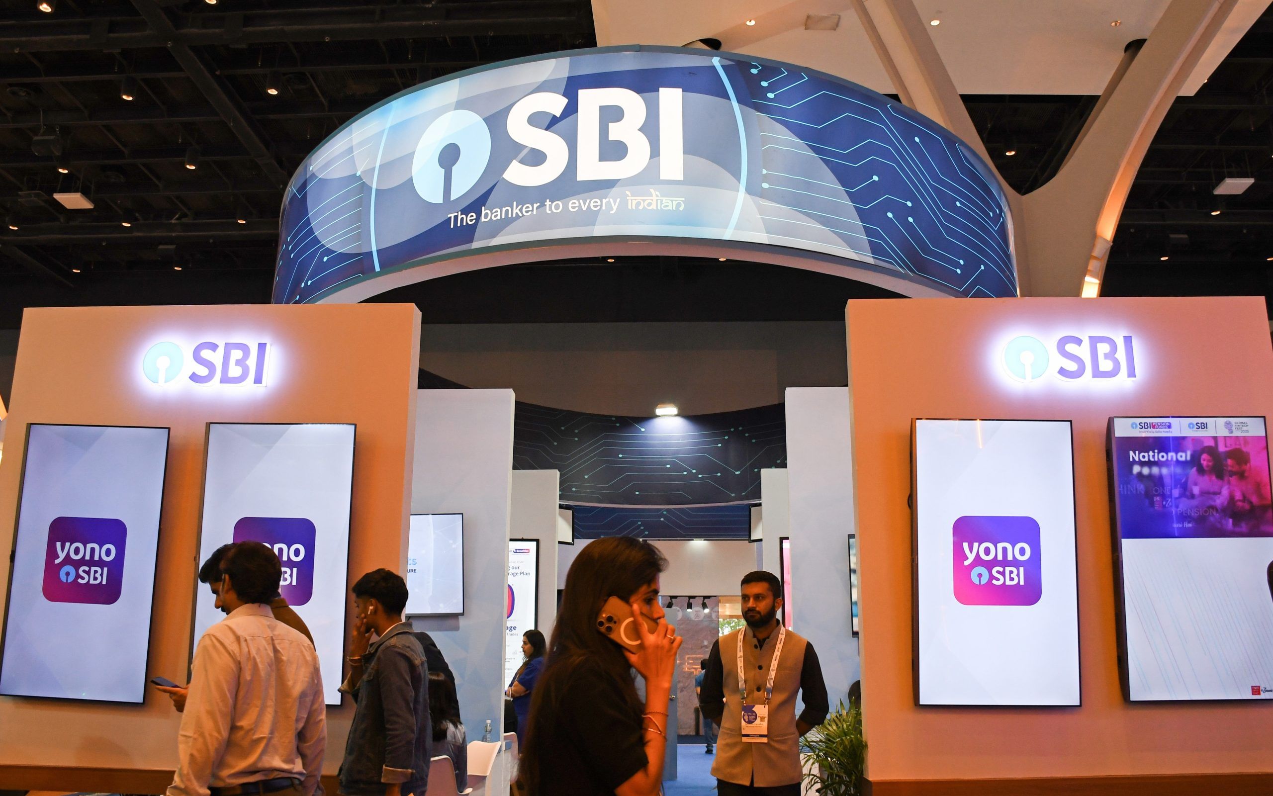 സ്റ്റേറ്റ് ബാങ്ക് ഓഫ് ഇന്ത്യ (എസ്ബിഐ) ഒരുക്കുന്നു വിദ്യാർത്ഥികൾക്കായി കിടിലൻ സ്കോളർഷിപ്പ്. 15,000 മുതൽ 20 ലക്ഷം രൂപ വരെ സ്കോളർഷിപ്പോടെയാണ് എസ്ബിഐ വിദ്യാർത്ഥികളുടെ അപേക്ഷ ക്ഷണിച്ചിരിക്കുന്നത്. എസ്ബിഐയുടെ പ്ലാറ്റിനം ജൂബിലിയോട് അനുബന്ധിച്ച് അവതരിപ്പിച്ച ആശ സ്കോളർഷിപ്പ് പദ്ധതിയിലൂടെയാണ് വിദ്യാർഥികൾക്ക് സ്കോളർഷിപ്പ് ലഭിക്കുക. (Image Credits: Getty Images) 
