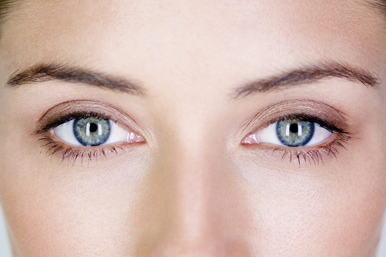 കണ്ണുകളുടെ പല രോ​ഗങ്ങളിലും ആദ്യ ലക്ഷണങ്ങൾ നിശബ്ദമായിരിക്കും. കാര്യമായി ബാധിക്കുന്നതുവരെ ലക്ഷണങ്ങൾ കാണിക്കില്ല എന്നുതന്നെ പറയാം. ഇന്ത്യയിൽ 11 ദശലക്ഷത്തിലധികം ആളുകളാണ് റെറ്റിനയുമായി ബന്ധപ്പെട്ട രോ​ഗങ്ങളാൽ ബുദ്ധിമുട്ടുന്നത്. ഇന്ത്യയിൽ 77 ദശലക്ഷം ആളുകൾ പ്രമേഹ രോഗികളായതിനാൽ, ഡയബറ്റിക് റെറ്റിനോപ്പതി പോലുള്ള പ്രമേഹ നേത്ര രോ​ഗങ്ങൾ ഉണ്ടാകാനുള്ള സാധ്യതയും ദിനംപ്രതി വർദ്ധിച്ചുവരികയാണ്. (Image Credits: Getty Images)
