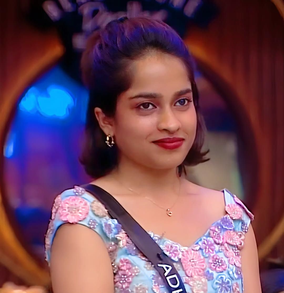 ആദില ഒളിച്ചു കരയുന്നത് രണ്ട് വട്ടം താൻ കണ്ടിട്ടുണ്ടെന്നും ജിസേൽ പറയുന്നു. വെറെെറ്റി മീഡിയക്ക് നൽകിയ അഭിമുഖത്തിലായിരുന്നു താരത്തിന്റെ പ്രതികരണം. അവരുടെ ഫാമിലി വരുമെന്ന് ഞങ്ങളും പ്രതീക്ഷിച്ചിരുന്നു. സഹോദരങ്ങളെങ്കിലും വന്നിരുന്നെങ്കിൽ നന്നായിരുന്നു.