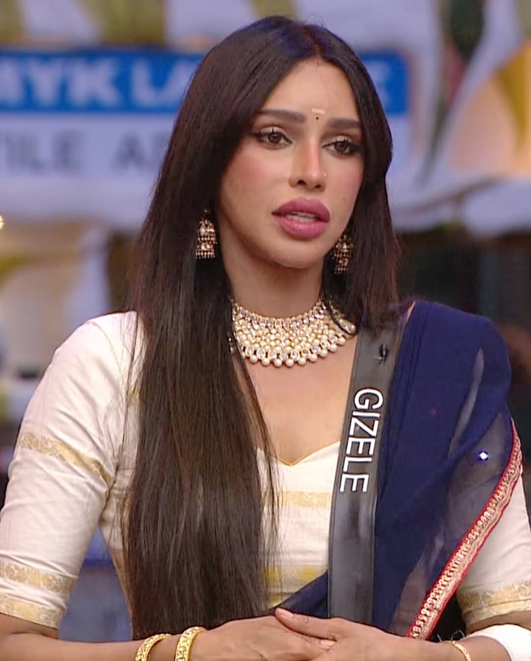 എന്നാൽ പുറത്തിറങ്ങിയ ജിസേലിന് വലിയ ആരാധക പിന്തുണയുണ്ട്. ഇപ്പോഴിതാ ആദില, നൂറ എന്നിവരെക്കുറിച്ച്  ജിസേൽ പറഞ്ഞ വാക്കുകളാണ് സോഷ്യൽ മീഡിയയിൽ ശ്രദ്ധേയമാകുന്നത്. ഫാമിലി വീക്കിൽ കുടുംബാം​ഗങ്ങൾ വരാത്തതിൽ ആദിലയ്ക്ക് വിഷമമുണ്ടായിരുന്നെന്നാണ് ജിസേൽ പറയുന്നത്. 