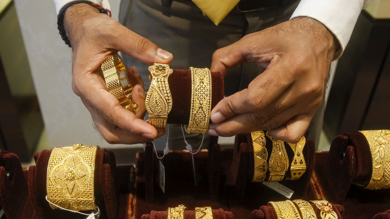Kerala Gold Price: പൊന്ന് വീണ്ടും പിണങ്ങി, സ്വര്‍ണവില വീണ്ടും ഉയരങ്ങളിലേക്ക്; പണി തന്നത് ഫെഡ് റിസര്‍വ്‌