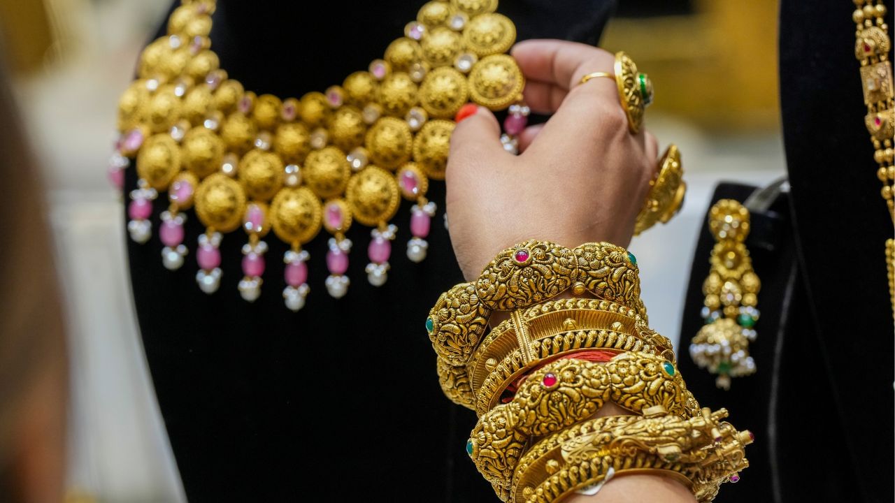 Kerala Gold Rate: കൂടി കൂടി ഇതെങ്ങോട്ടാ? പൊന്നിന് ഇന്നും വല്ല്യ ഡിമാന്റാ…! നിരക്ക് അറിയാം