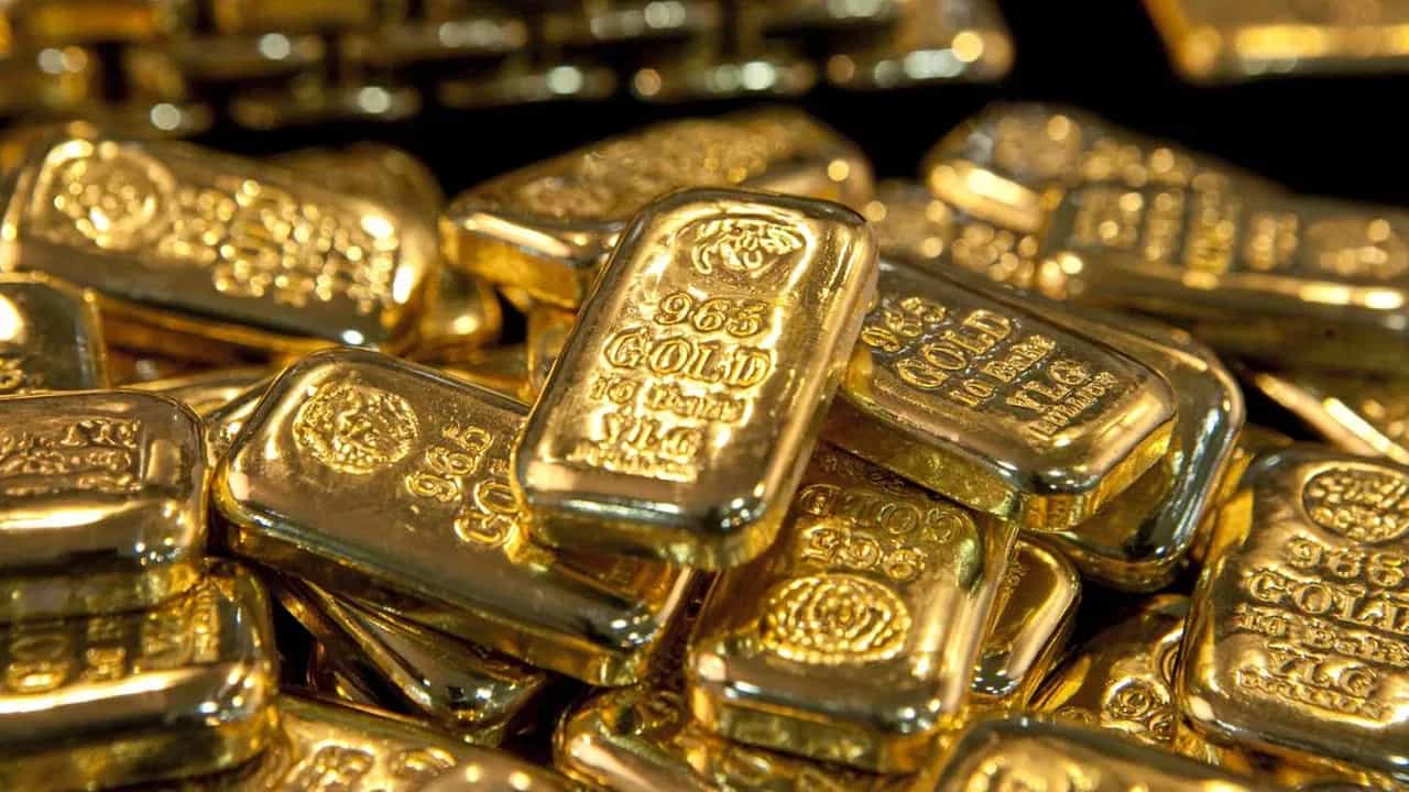 Gold Rate Predictions: 2026-ൽ സ്വർണ്ണ വില എത്രയായിരിക്കും? കുറയുമോ? കൂടുമോ?