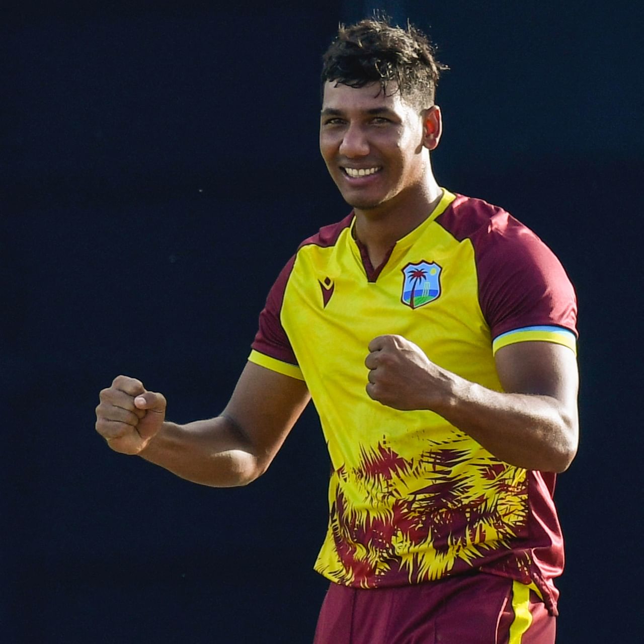 45 റൺസ് നേടിയ സൗമ്യ സർക്കാരാണ് ബംഗ്ലാദേശിൻ്റെ ടോപ്പ് സ്കോറർ. അവസാന ഘട്ടത്തിൽ 14 പന്തുകൾ നേരിട്ട് 39 റൺസുമായി പുറത്താവാതെ നിന്ന റിഷാദ് ഹൊസൈൻ്റെ പ്രകടനം ബംഗ്ലാദേശ് ഇന്നിംഗ്സിൽ നിർണായകമായി. മെഹദി ഹസൻ മിറാസും (32) തിളങ്ങി.