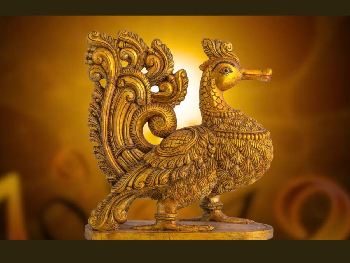 ജ്യോതിഷപ്രകാരം ഗ്രഹങ്ങൾ ഇടയ്ക്കിടെ അതിന്റെ രാശികൾ മാറ്റാറുണ്ട്. ഈ സമയത്ത് അപൂർവ്വമായ യോഗങ്ങൾ രൂപപ്പെടുന്നു. ഈ വർഷം ദീപാവലി ദിനത്തിൽ 100 വർഷങ്ങൾക്കുശേഷം ഒരു മഹാരാജയോഗം രൂപപ്പെടുന്നു. ഈ രാജയോഗത്തിന്റെ സ്വാധീനത്താൽ ചില രാശികളുടെ ജീവിതത്തിൽ സർവൈശ്വര്യങ്ങളും വലിയ നേട്ടങ്ങളുമാണ് ഉണ്ടാകുന്നത്. ഈ വർഷം ദീപാവലി ഒക്ടോബർ 20നാണ്. നൂറു വർഷങ്ങൾ ശേഷം ദീപാവലി ദിനത്തിൽ രൂപപ്പെടാൻ പോകുന്ന രാജയോഗം ഹംസ മഹാപുരുഷ രാജയോഗം എന്നാണ് അറിയപ്പെടുന്നത്. ഈ യോഗം മൂലം ചില രാശിക്കാരെ വലിയ നേട്ടങ്ങളാണ് കാത്തിരിക്കുന്നത്. ആ രാശി ചിഹ്നങ്ങൾ ഏതൊക്കെയെന്ന് നോക്കാം.(Photo: TV9)