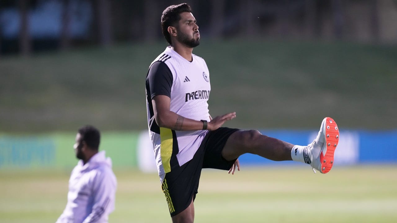 ലഭിച്ച അവസരങ്ങളില്‍ അത്ര മികച്ച പ്രകടനം പുറത്തെടുക്കാന്‍ താരത്തിന് സാധിച്ചിട്ടില്ല. അടുത്തിടെ കഴിഞ്ഞ ഏഷ്യാ കപ്പിലും ഹര്‍ഷിത് മോശം പ്രകടനമാണ് കാഴ്ചവച്ചത്. എന്നിട്ടും, ടീം മാനേജ്‌മെന്റ് ഹര്‍ഷിതിന് ഇത്ര മാത്രം പിന്തുണ നല്‍കാന്‍ കാരണമെന്തെന്നാണ് ആരാധകരുടെ ചോദ്യം (Image Credits: PTI)