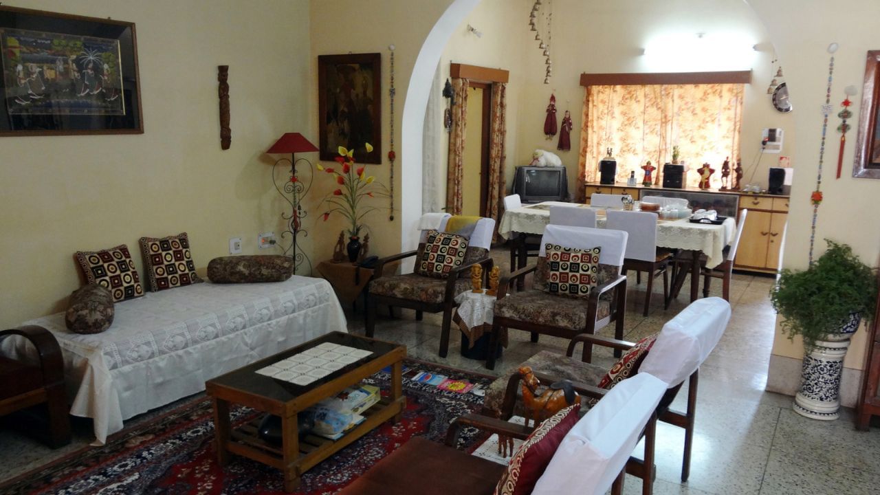 ജലചോർച്ച ഉടനടി പരിഹരിക്കുക: അടുക്കളയിലോ കുളിമുറിയിലോ വെള്ളം ചോരുന്നുണ്ടെങ്കിൽ അത് സാമ്പത്തിക നഷ്ടത്തിന്റെ പ്രതീകമാണെന്ന് വാസ്തു ശാസ്ത്രം പറയുന്നു. പ്രത്യേകിച്ച് മഴക്കാലത്ത് ഇങ്ങനെ കാണുകയാണെങ്കിൽ അത് എത്രയും പെട്ടെന്ന് മാറ്റണം. ഇല്ലെങ്കിൽ വീടിന്റെ സാമ്പത്തിക അടിത്തറ ഇല്ലാതാകും. (photo credit: GettyImages)