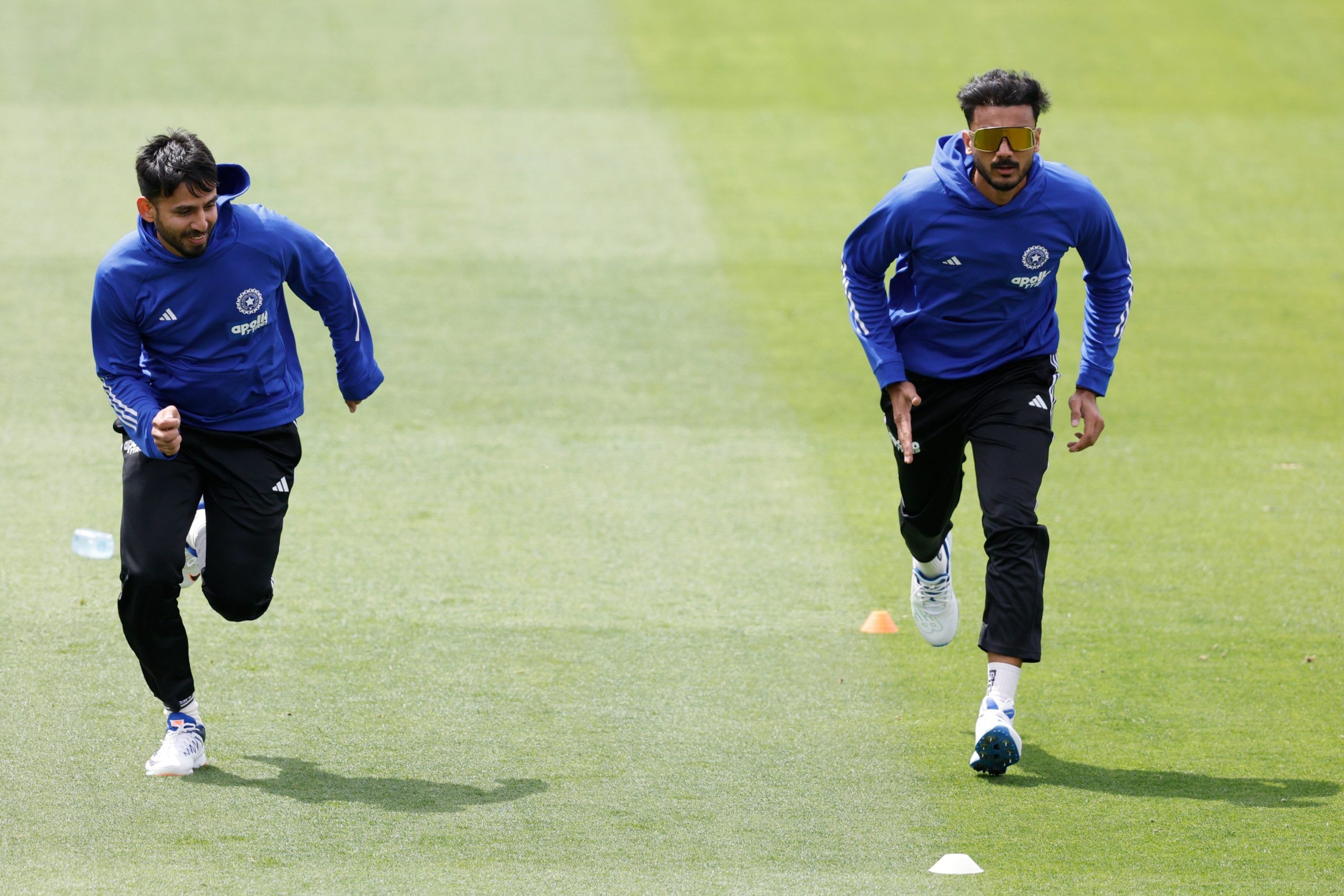 മലയാളി താരം സഞ്ജു സാംസൺ ആദ്യ ടി20യ്ക്കുള്ള ടീമിൽ ഉൾപ്പെട്ടിട്ടുണ്ട്. അഞ്ചാം നമ്പറിലാണ് താരം കളിക്കുക. ആദ്യ കളിയിൽ ടോസ് നഷ്ടമായ ഇന്ത്യ ബാറ്റ് ചെയ്യുകയാണ്. ഇന്ത്യക്ക് അഭിഷേക് ശർമ്മയെ നഷ്ടമായി. ശുഭ്മൻ ഗില്ലും സൂര്യകുമാർ യാദവും ക്രീസിൽ തുടരുന്നു. 
