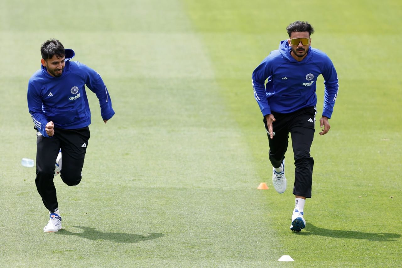 മലയാളി താരം സഞ്ജു സാംസൺ ആദ്യ ടി20യ്ക്കുള്ള ടീമിൽ ഉൾപ്പെട്ടിട്ടുണ്ട്. അഞ്ചാം നമ്പറിലാണ് താരം കളിക്കുക. ആദ്യ കളിയിൽ ടോസ് നഷ്ടമായ ഇന്ത്യ ബാറ്റ് ചെയ്യുകയാണ്. ഇന്ത്യക്ക് അഭിഷേക് ശർമ്മയെ നഷ്ടമായി. ശുഭ്മൻ ഗില്ലും സൂര്യകുമാർ യാദവും ക്രീസിൽ തുടരുന്നു.