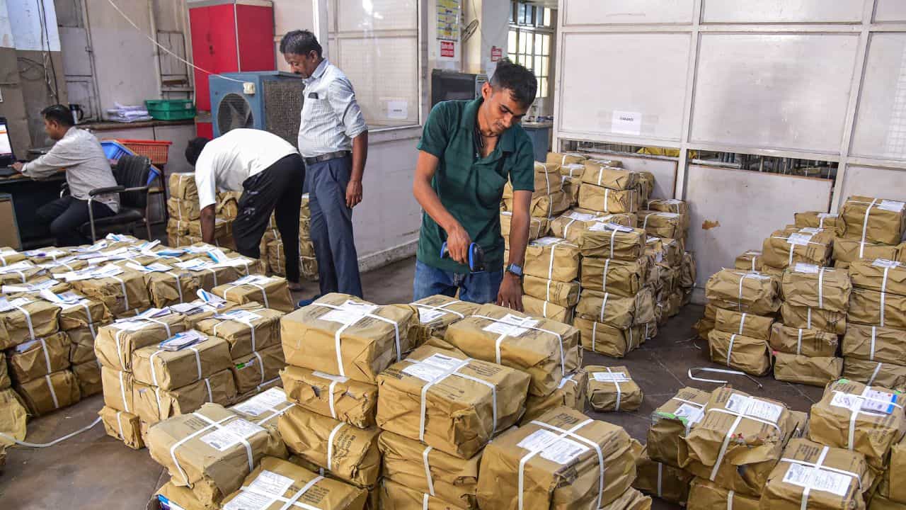 India Post Recruitment: ഇന്ത്യ പോസ്റ്റ് പേയ്‌മെന്റ് ബാങ്കിൽ ജോലി വോണോ?; സമയമില്ല വേ​ഗം അപേക്ഷിച്ചോളൂ