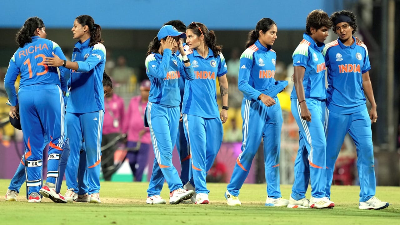 ഐസിസി വനിതാ ഏകദിന ലോകകപ്പില്‍ ഇന്ന് ഇന്ത്യ-പാക് പോരാട്ടം. ടോസ് നേടിയ പാകിസ്ഥാന്‍ ബൗളിങ് തിരഞ്ഞെടുത്തു. ശ്രീലങ്കയിലെ ആര്‍ പ്രേമദാസ സ്റ്റേഡിയത്തിലാണ് മത്സരം (Image Credits: PTI)