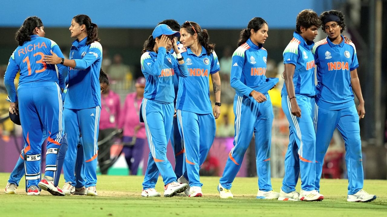 ഐസിസി വനിതാ ഏകദിന ലോകകപ്പില്‍ ഇന്ന് ഇന്ത്യ-പാക് പോരാട്ടം. ടോസ് നേടിയ പാകിസ്ഥാന്‍ ബൗളിങ് തിരഞ്ഞെടുത്തു. ശ്രീലങ്കയിലെ ആര്‍ പ്രേമദാസ സ്റ്റേഡിയത്തിലാണ് മത്സരം (Image Credits: PTI)