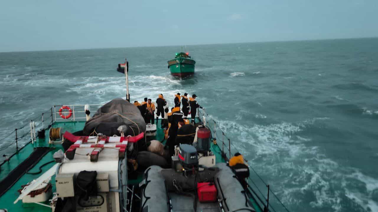 Indian Coast Guard Recruitment: ഒന്നല്ല നിരവധി ഒഴിവുകൾ; ഇന്ത്യൻ കോസ്റ്റ് ഗാർഡിൽ ജോലി നേടാൻ സുവർണാവസരം