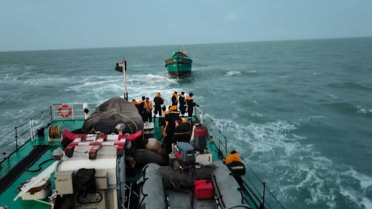 Indian Coast Guard Recruitment: ഒന്നല്ല നിരവധി ഒഴിവുകൾ; ഇന്ത്യൻ കോസ്റ്റ് ഗാർഡിൽ ജോലി നേടാൻ സുവർണാവസരം Indian Coast Guard Recruitment: ഒന്നല്ല നിരവധി ഒഴിവുകൾ; ഇന്ത്യൻ കോസ്റ്റ് ഗാർഡിൽ ജോലി നേടാൻ സുവർണാവസരം